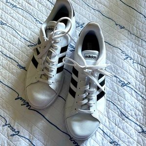 EUC MEN’s Adidas tennis shoes